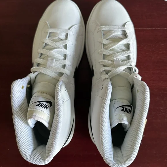 Nike Court Royal 2 size 8 White and Black mid-Top Sneakers Classic Design - Picture 7 of 9